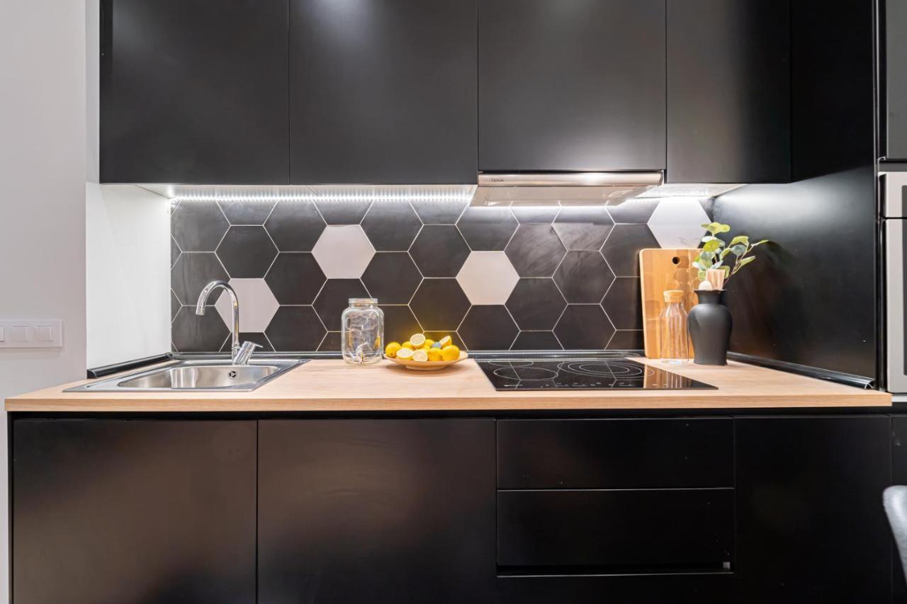 Edsam Madrid Apartments Black Экстерьер фото