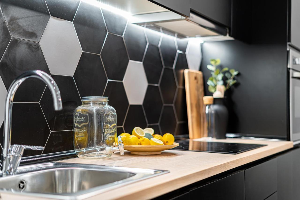 Edsam Madrid Apartments Black Экстерьер фото